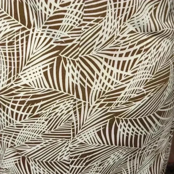 Dress Barn Brown Leaf Print Size  8 Maxi Dress ๐ - Picture 5 of 6
